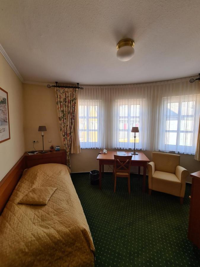 Hotel Zur Post Waldbreitbach Exterior foto