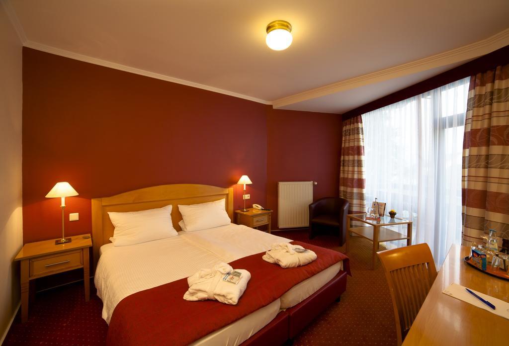 Hotel Zur Post Waldbreitbach Quarto foto