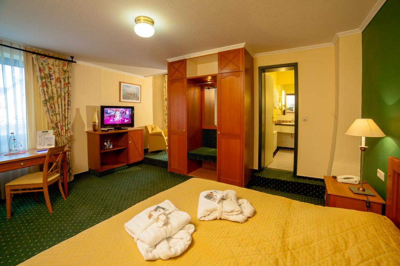 Hotel Zur Post Waldbreitbach Exterior foto