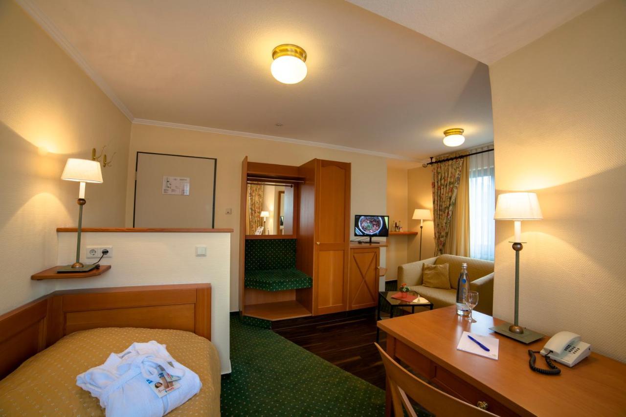 Hotel Zur Post Waldbreitbach Exterior foto